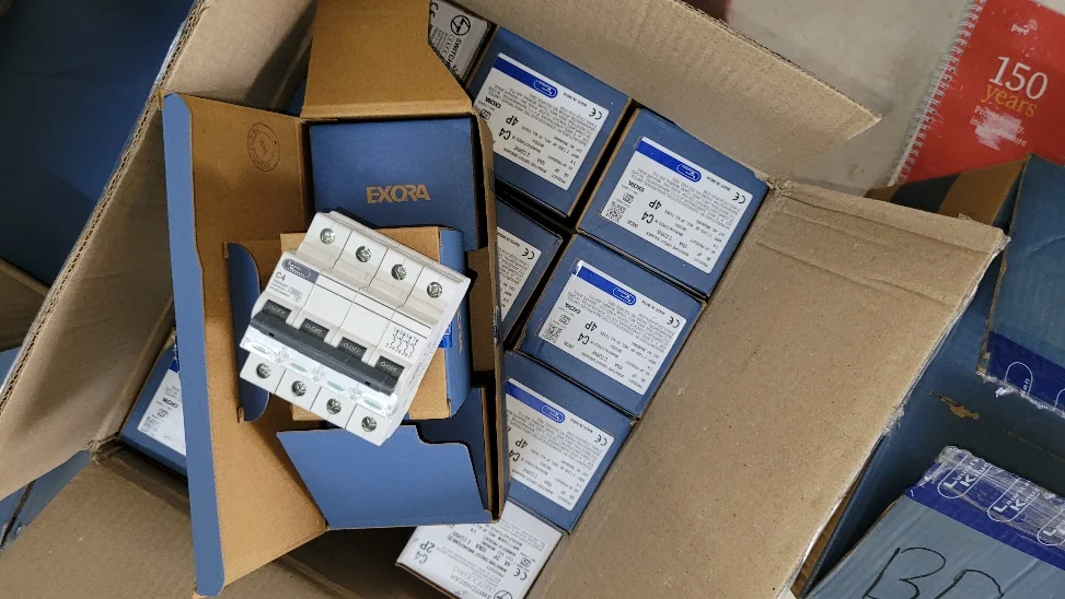Low-voltage circuit breaker and accessories