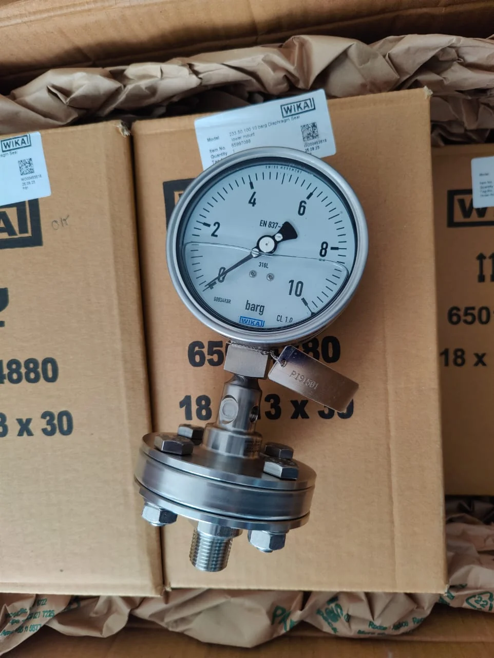 Pressure gauge with process connection