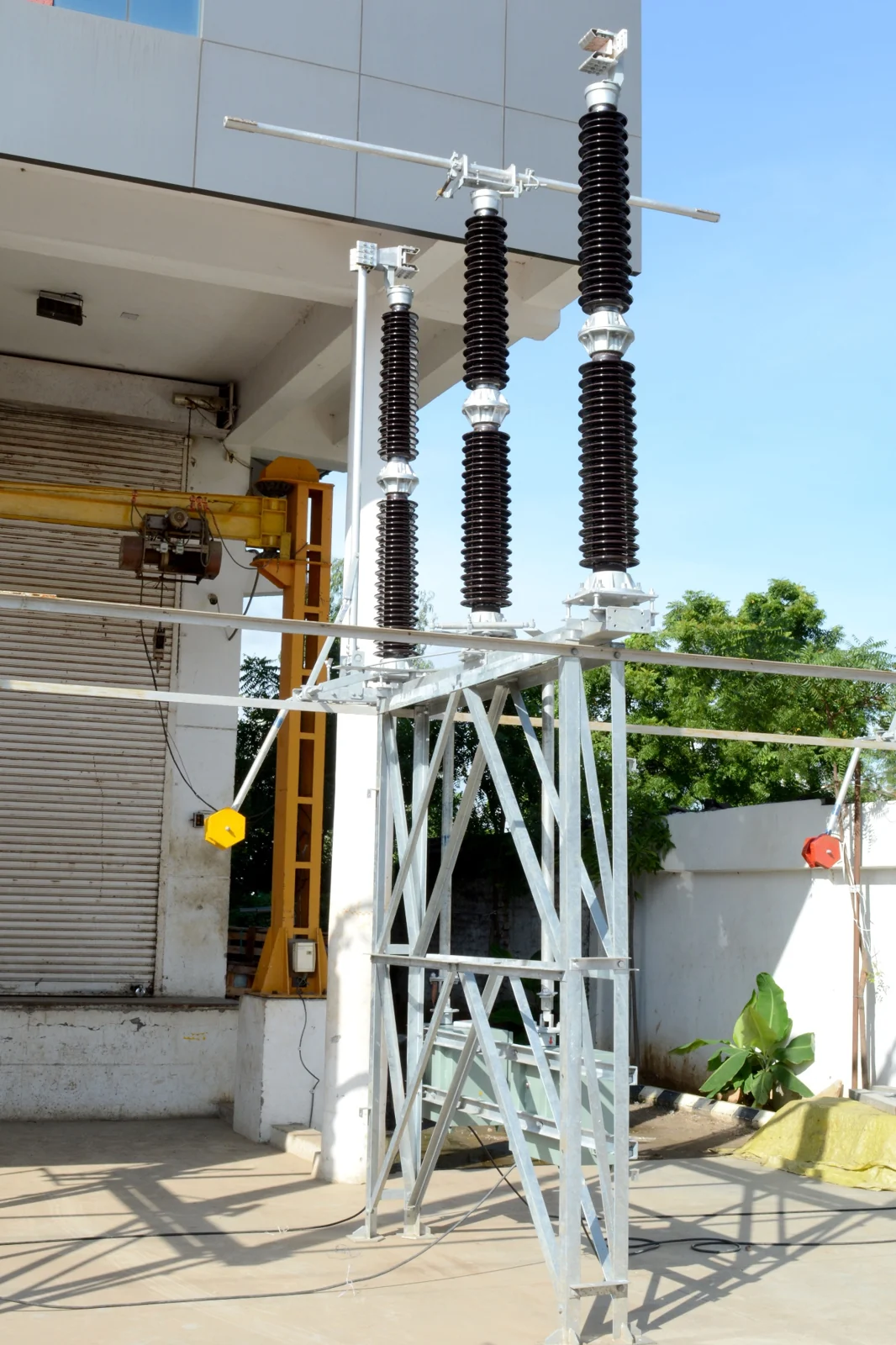 Outdoor circuit breaker