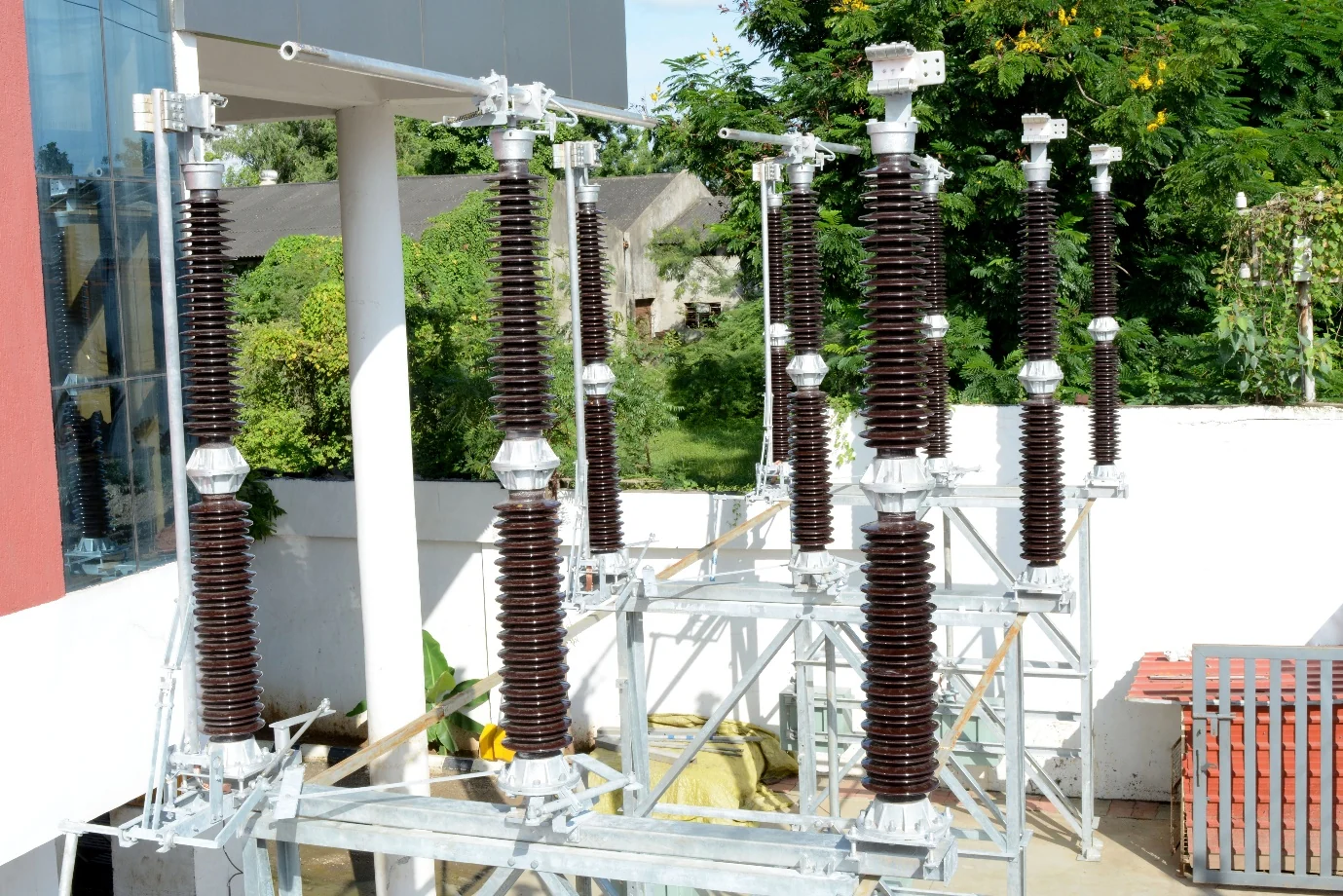 Outdoor instrument transformers